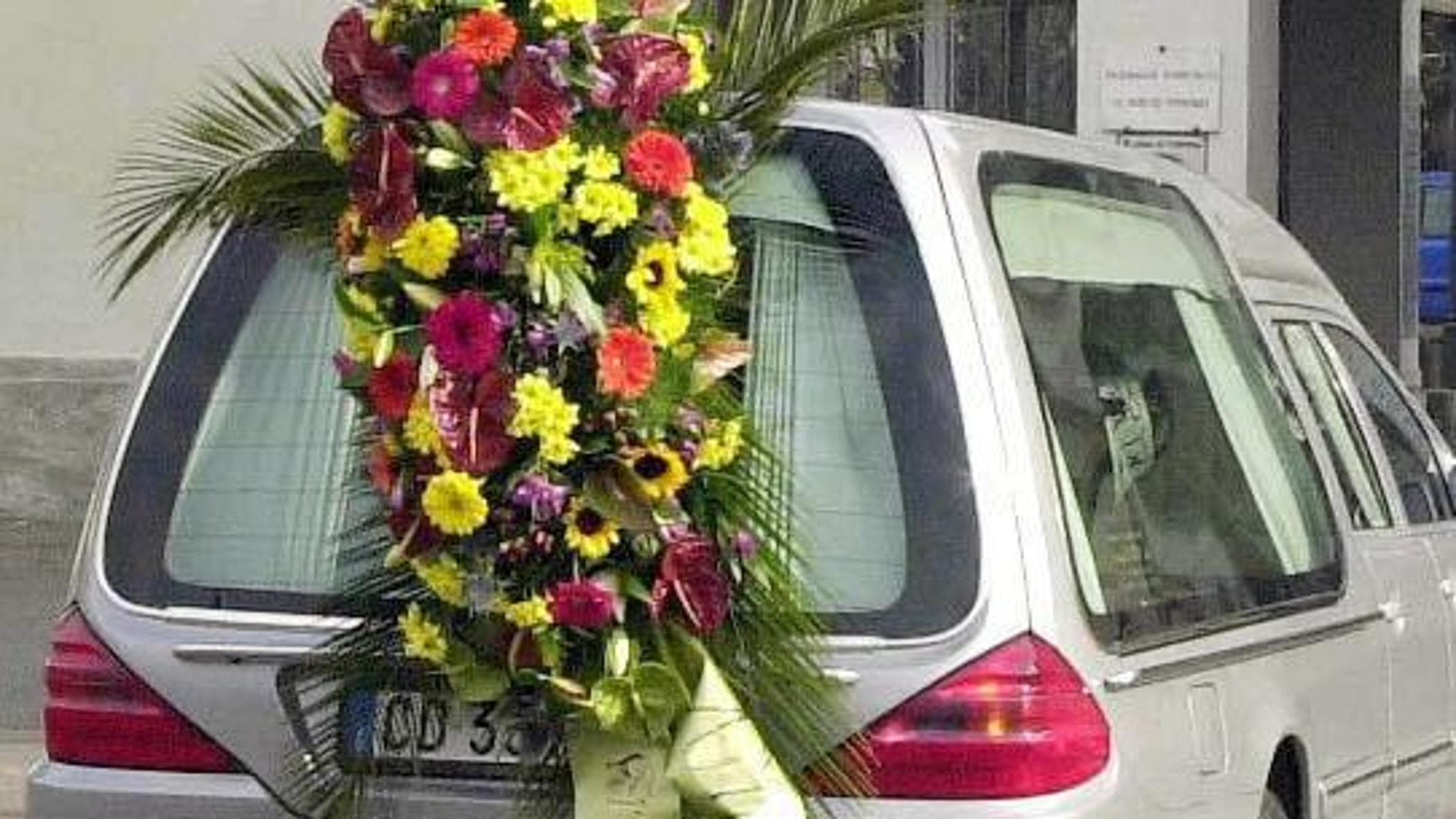 😰 Ha approfittato del funerale per.. Altro…