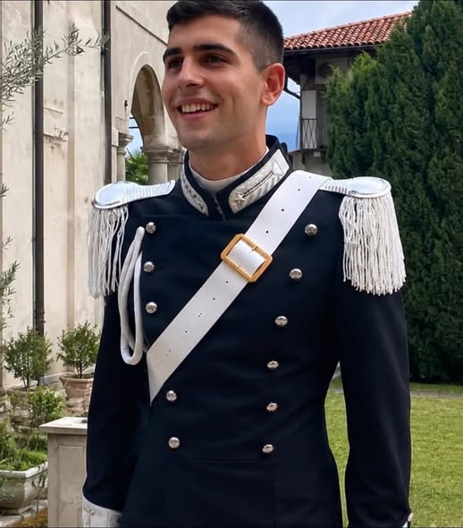 Se n’è andato all’improvviso. Senza preavviso. Per sempre. Sabato 13 giugno, a pochi minuti dall’inizio del turno, il cuore del carabiniere Marco Noviello, 26 anni di Cava de’ Tirreni, si è fermato.
