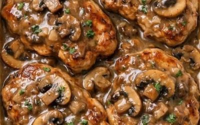 🍄🍗 Petto di pollo in salsa cremosa ai funghi… una ricetta lussuosa dal sapore di ristorante! 😍✨