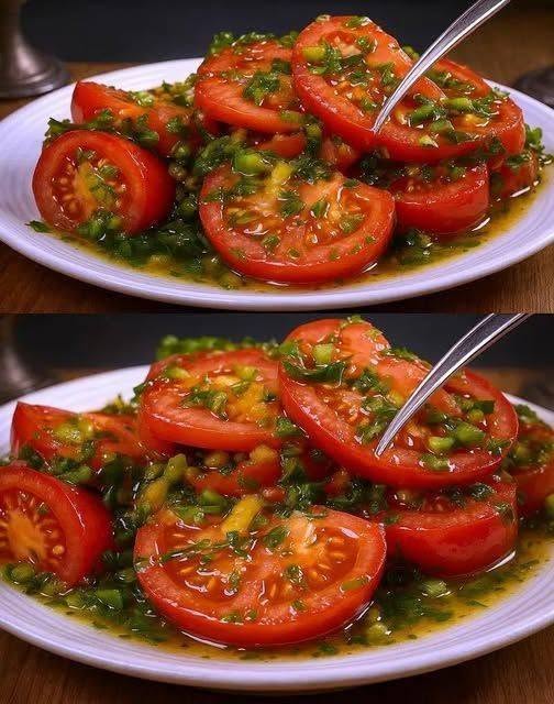 Insalata di pomodori magica, non la preparerete mai più in nessun altro modo… Scoprite la ricetta