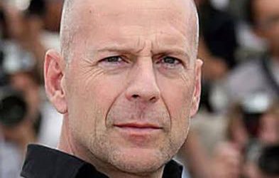 Bruce Willis non è più in grado di parlare, poiché la sua demenza sta progredendo a un ritmo allarmante.😨😩I suoi fan hanno avuto il cuore in mille pezzi quando lo hanno visto oggi.💔😞 Emma Heming, sua moglie, ha tristemente condiviso le ultime notizie riguardanti le sue condizioni di salute, lasciando al mondo intero l’unica possibilità di offrire preghiere per questa leggenda del cinema.🙏😧 È stato impossibile trattenere le lacrime quando ho visto le foto nei commenti.👇