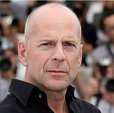 Bruce Willis non è più in grado di parlare, poiché la sua demenza sta progredendo a un ritmo allarmante.😨😩I suoi fan hanno avuto il cuore in mille pezzi quando lo hanno visto oggi.💔😞 Emma Heming, sua moglie, ha tristemente condiviso le ultime notizie riguardanti le sue condizioni di salute, lasciando al mondo intero l’unica possibilità di offrire preghiere per questa leggenda del cinema.🙏😧 È stato impossibile trattenere le lacrime quando ho visto le foto nei commenti.👇