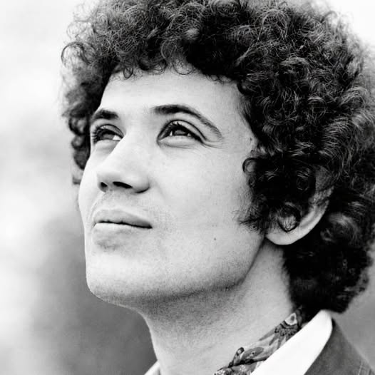 🙏 Lucio Battisti, solo ora esce fuori che è morto a caus.. Altro…
