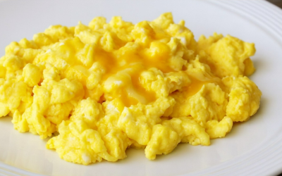 Uova strapazzate morbide e cremose, per niente asciutte 😍 Perfette con il pane tostato o per la colazione