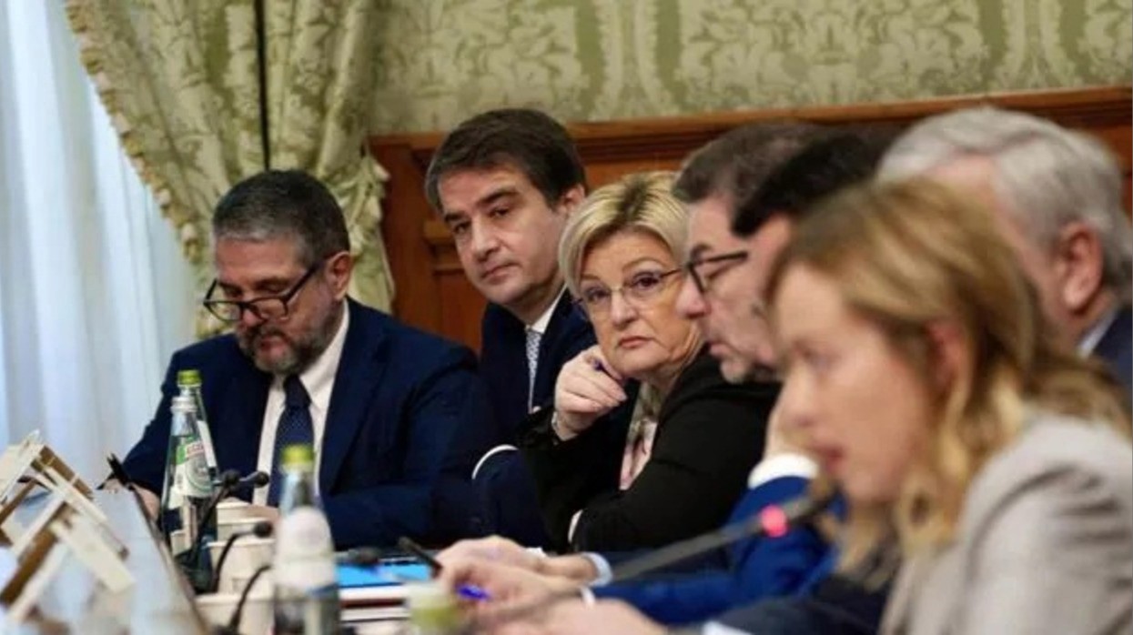 🛑⚠️ Pensioni, si cambia: saranno tutte g…Altro…