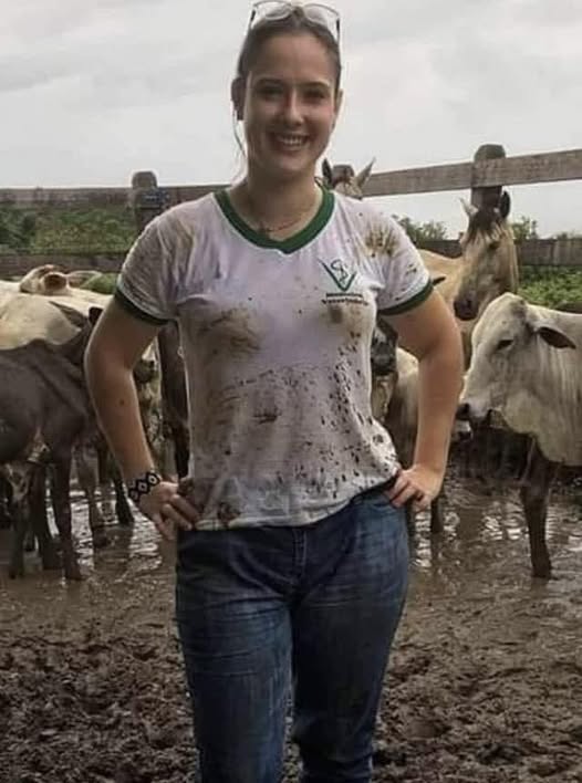 🔥 Le avevano detto che questo lavoro non era qualcosa di cui andare fiera… ma la sua risposta ha scioccato tutti!  Oppure 😳 Non è famosa e non ha milioni di follower… ma la sua storia ha toccato migliaia di persone Oppure