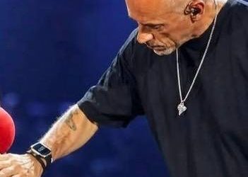 Eros vede il pancione tra la folla, ferma tutto e…Altro…