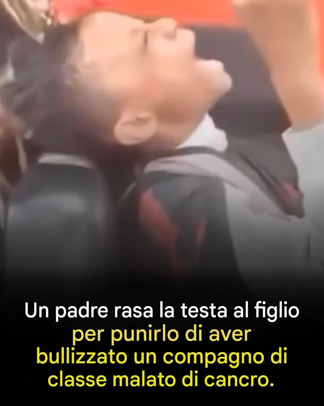 Un padre rasa la testa al figlio per aver bullizzato un compagno malato di cancro. Un video virale ha riacceso il dibattito sui social media: un padre ha punito il figlio rasandogli la testa dal barbiere dopo aver scoperto che aveva ripetutamente preso di mira un compagno malato di cancro