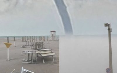 🛑 Fuggi fuggi dei bagnanti in preda al panico: ci sono m…Altro….