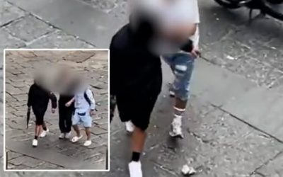 Follia a Napoli, lite in strada. L’uomo con il mitra è il f…Altro…