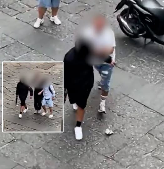 Follia a Napoli, lite in strada. L’uomo con il mitra è il f…Altro…