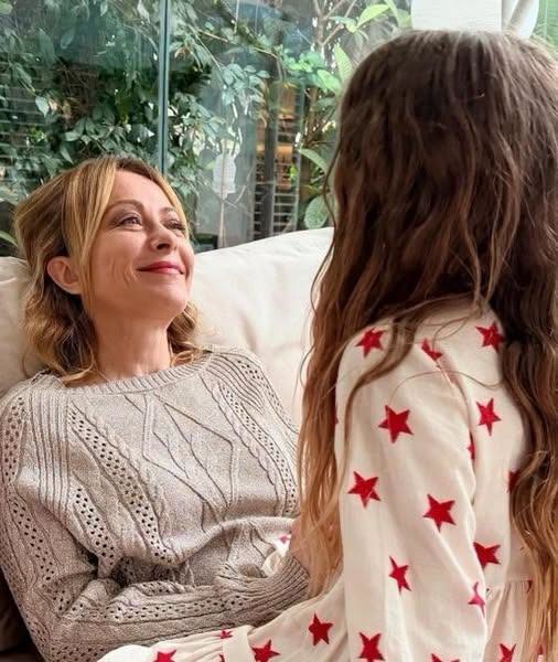 Giorgia Meloni e la figlia Ginevra, la premier commuove..