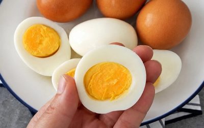 I medici rivelano che mangiare uova la sera provoca…